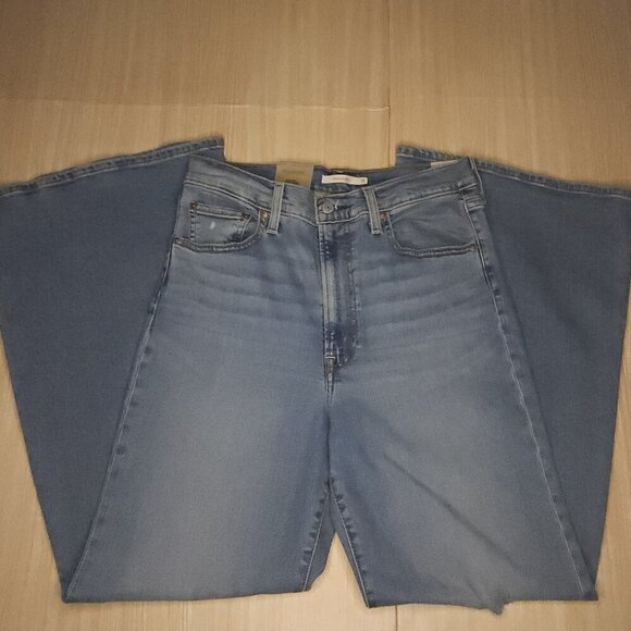 Levi's New Womens Ribcage Bell Distressed Light Wash Denim Jeans 31x32 - Picture 1 of 10